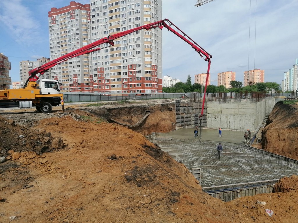 Заливка фундамента многоквартирного дома в м-не Университетский |  Технобетон48