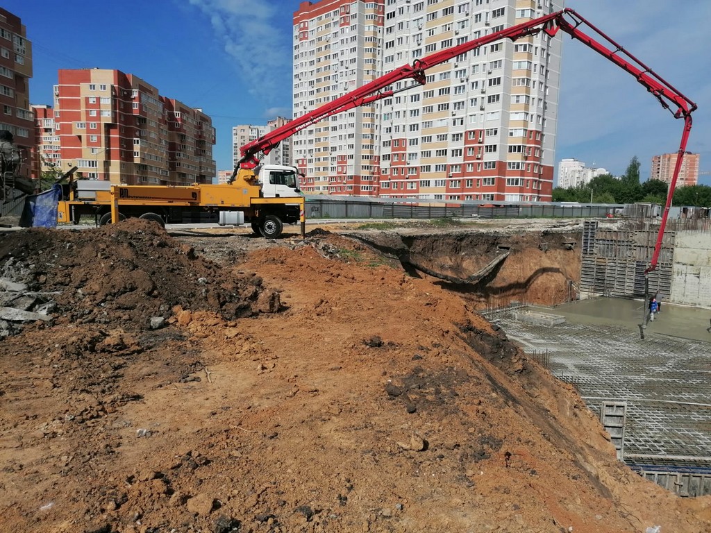 Заливка фундамента многоквартирного дома в м-не Университетский |  Технобетон48